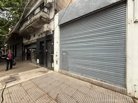 LOCAL COMERCIAL s/ Av DORREGO