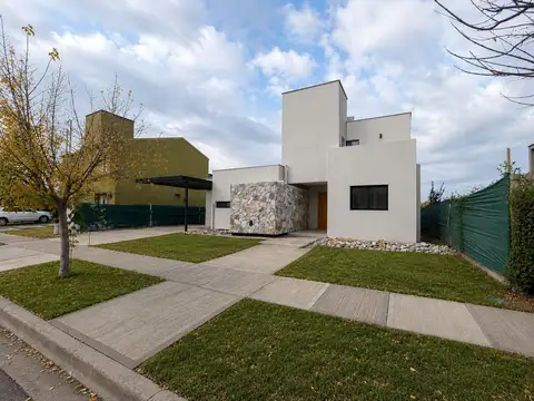 CASA EN VENTA A ESTRENAR Bº PRIVADO MILCAYAC I