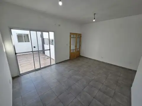 Depto Tipo Casa 4 ambientes con 2 baños
