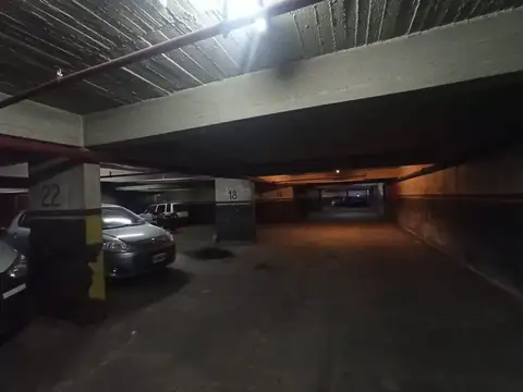 ALQUILER COCHERA CUBIERTA  EN BALVANERA