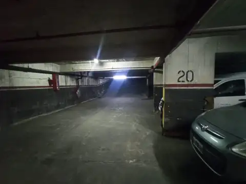 ALQUILER COCHERA CUBIERTA  EN BALVANERA