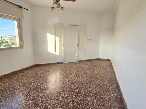Venta casa 3 ambientes cochera y terraza en lote propio lomas del mirador