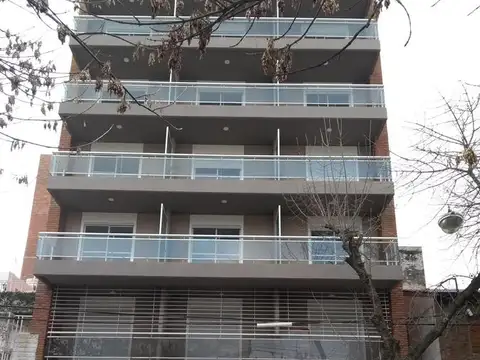 DEPARTAMENTO MONOAMBIENTE VENTA MACROCENTRO ROSARIO FACTULTADES PATIO Y TERRAZA