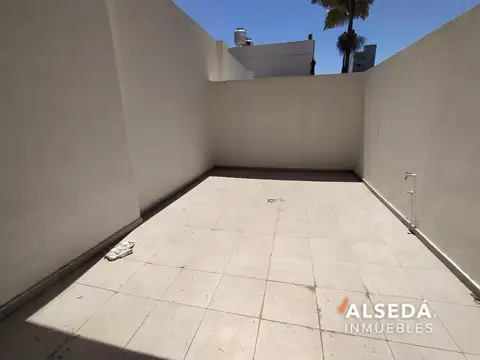 DEPARTAMENTO MONOAMBIENTE VENTA MACROCENTRO ROSARIO FACTULTADES PATIO Y TERRAZA