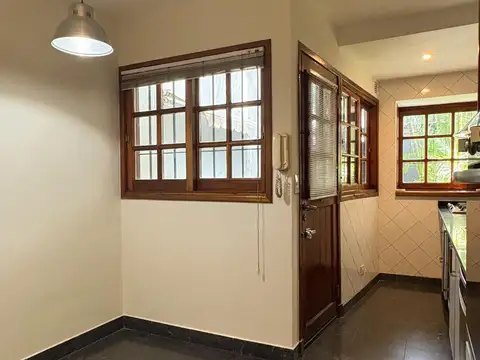 Casa en Alquiler con 1 cochera