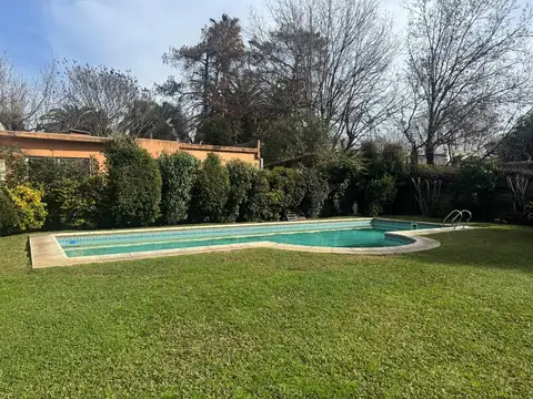 Casa en Venta con 3 cocheras