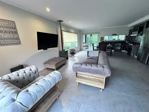 Casa en Venta con 2 cocheras