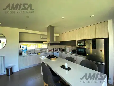 Casa en Venta en Puerto Roldan, USD 450.000