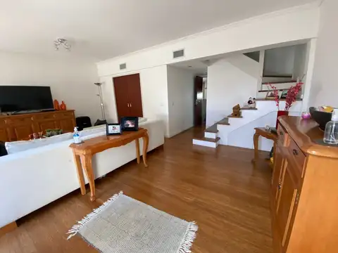 Casa 5 ambientes con 4 baños