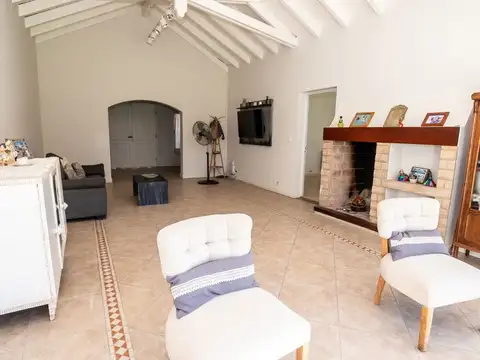 Casa 5 ambientes con 3 baños