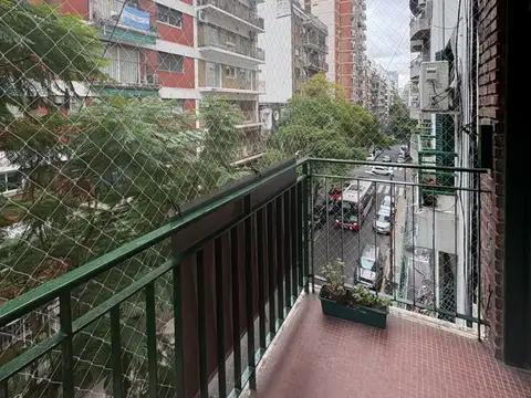 RECOLETA 2 AMB FRENYTE BALCON EXCELENTE ESTADO
