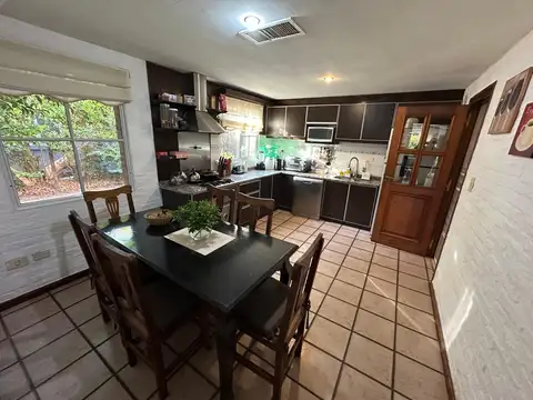 Casa 6 ambientes con 3 baños