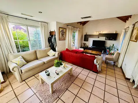 Casa en Venta con 6 cocheras