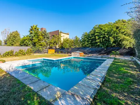 Casa en Venta con 2 cocheras