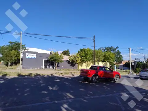 Venta Casa + Dptos + Local