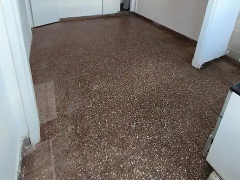 Galpón 300mts2 c/ Vivienda 4amb y Espacio Aéreo