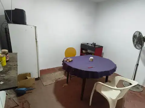 Galpón 300mts2 con Vivienda 4 ambientes en PA y Espacio Aéreo en Lugano.