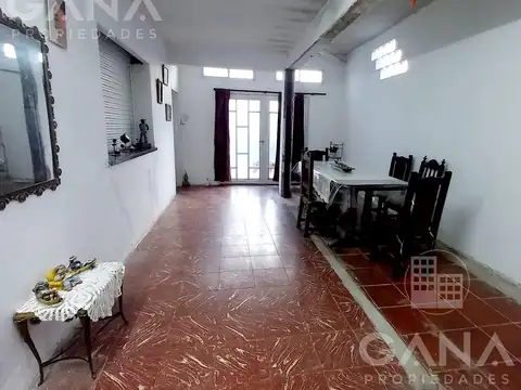 Casa 5 ambientes con 2 baños