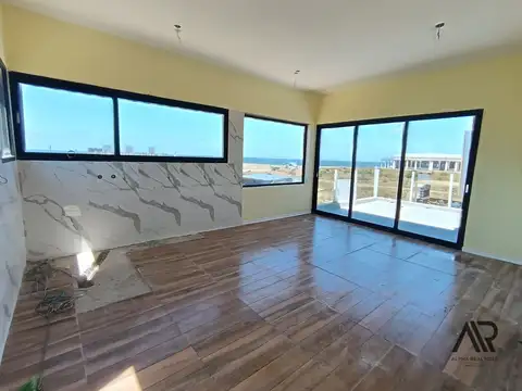 Casa en venta de 3 dormitorios c/ cochera en Punta Negra 