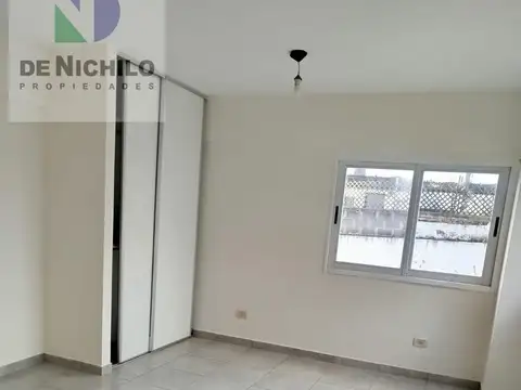 Alquiler monoambiente con balcón en Monserrat