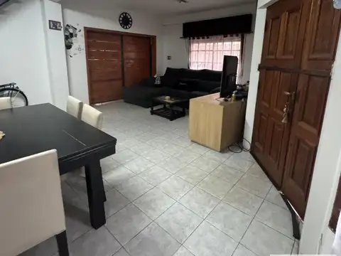 Casa 6 ambientes con 1 baño
