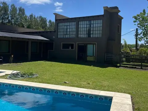 Casa 5 ambientes con 2 baños