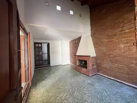Casa 4 ambientes con 1 baño