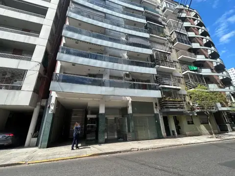 Venta departamento 1 dormitorio con patio y quincho exclusivo zona Centro ,Rosario