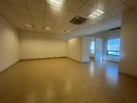 Oficina 3 ambientes con 1 baño