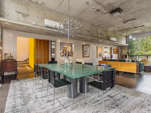 Casa 8 ambientes con 4 baños
