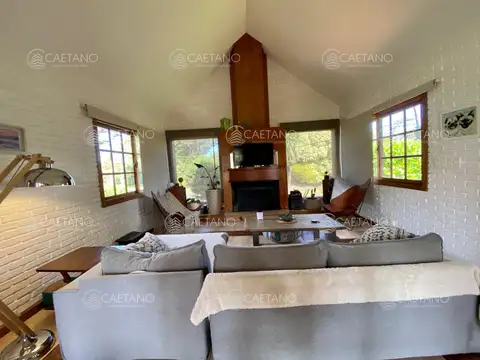 Casa 5 ambientes con 4 baños