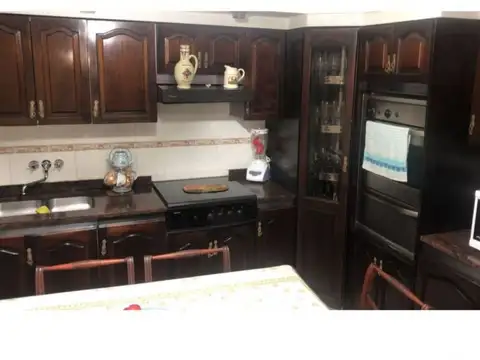 Casa 7 ambientes con 3 baños