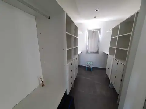 Casa 6 ambientes con 4 baños