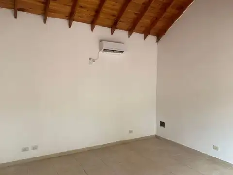 Local en Alquiler en Roldan, $ 300.000