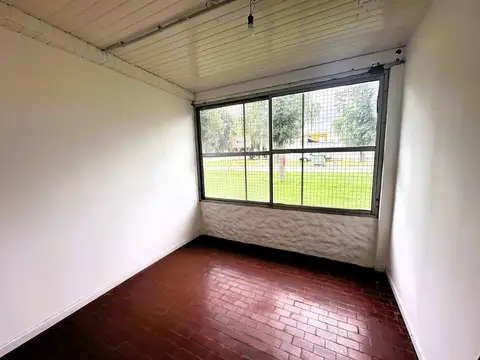 Oficina 7 ambientes con 2 baños