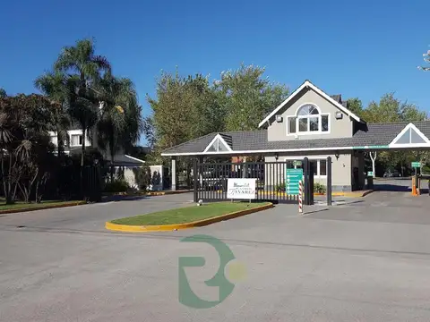 VENTA UNICO LOTE CENTRAL BARRIO CERRADO CAMPOS DE ALVAREZ.