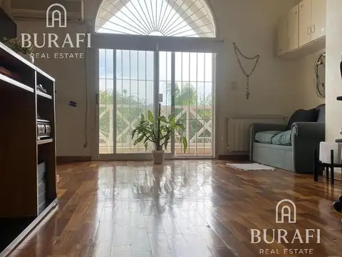 VENTA TRIPLEX 5 AMBIENTES CON PATIO Y PARRILLA EN OLIVOS