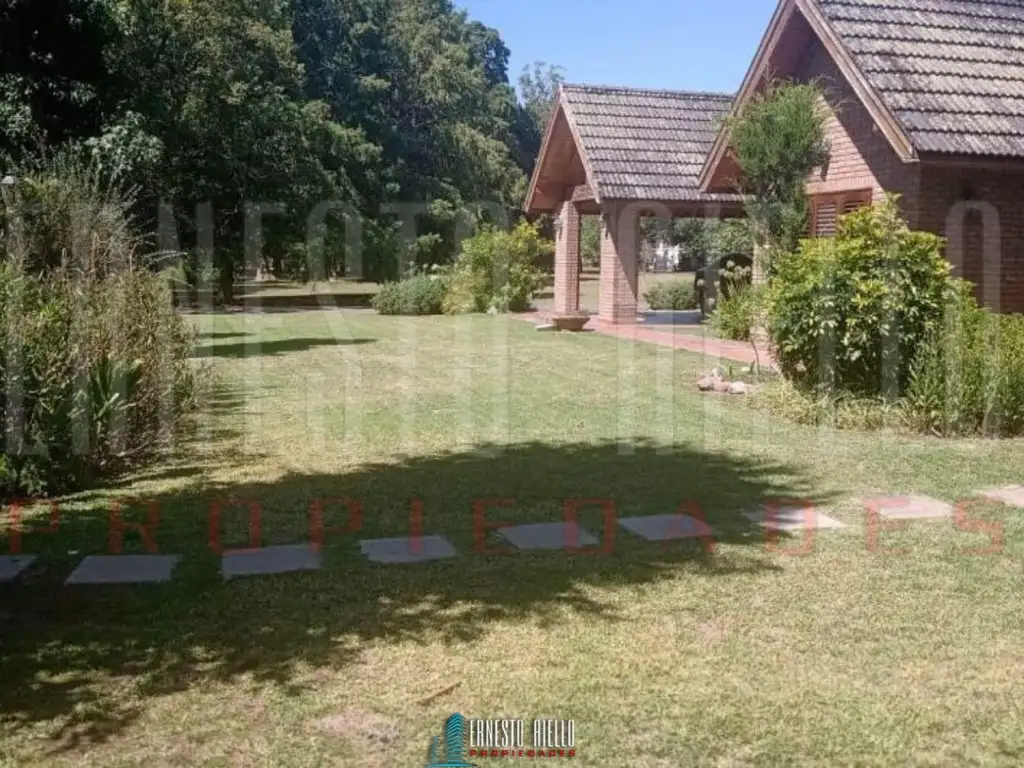 Casa en Venta - 4 dormitorios - USD 360.000