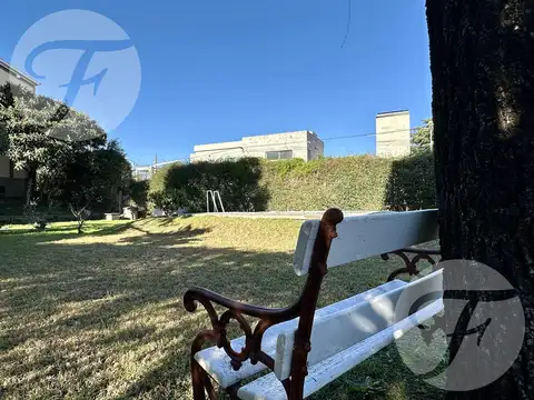 Casa en Venta con 3 cocheras