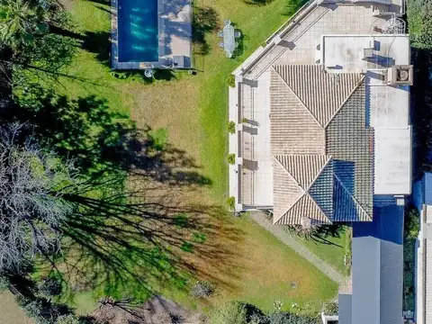 Casa en Venta con 4 cocheras