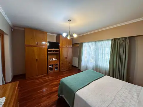 CASA EN VENTA MARMOL 7 AMBIENTES APTO CREDITO