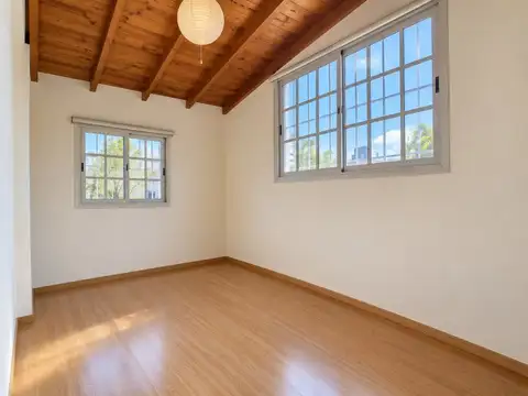 Depto Tipo Casa 4 ambientes con 2 baños