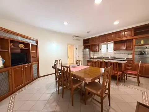 Casa 5 ambientes con 3 baños