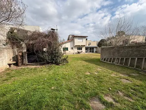 Casa en Venta con 2 cocheras