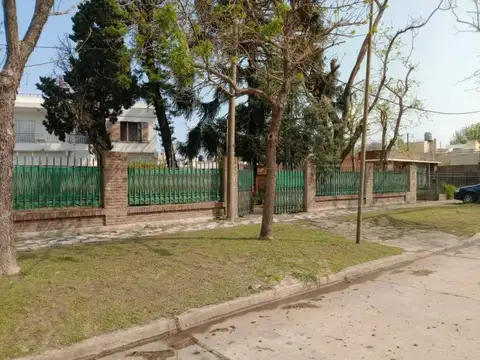 CASA DE 4 DORMITORIOS GRANADERO BAIGORRIA