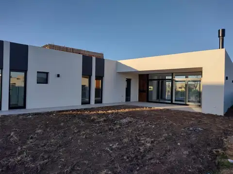 Casa en Venta en Pilar del Este - San Ramon, USD 175.000