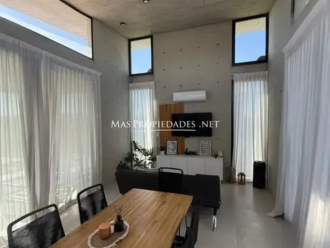 Casa 3 ambientes con 2 baños
