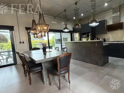 Casa 5 ambientes con 3 baños