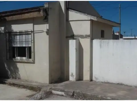 Casa 2 ambientes con 1 baño