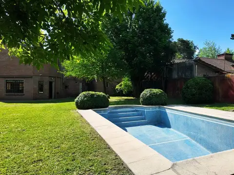 Casa en Venta, 4 ambientes en Parque Leloir